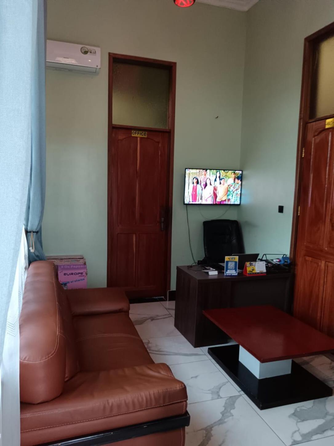 Hba Lodge Kahama Bagian luar foto