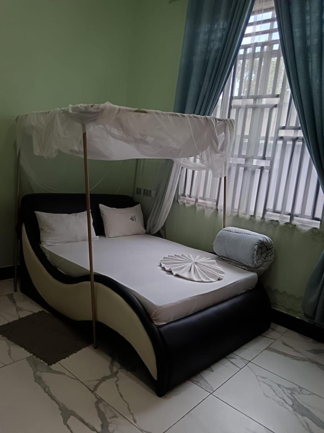 Hba Lodge Kahama Bagian luar foto