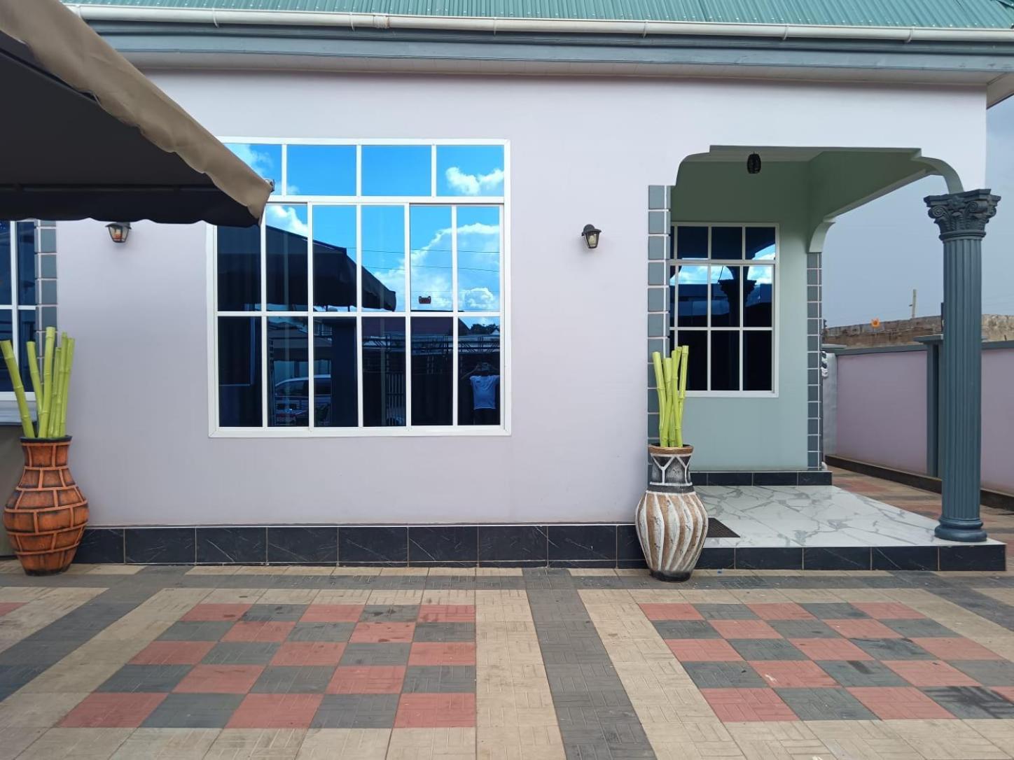 Hba Lodge Kahama Bagian luar foto